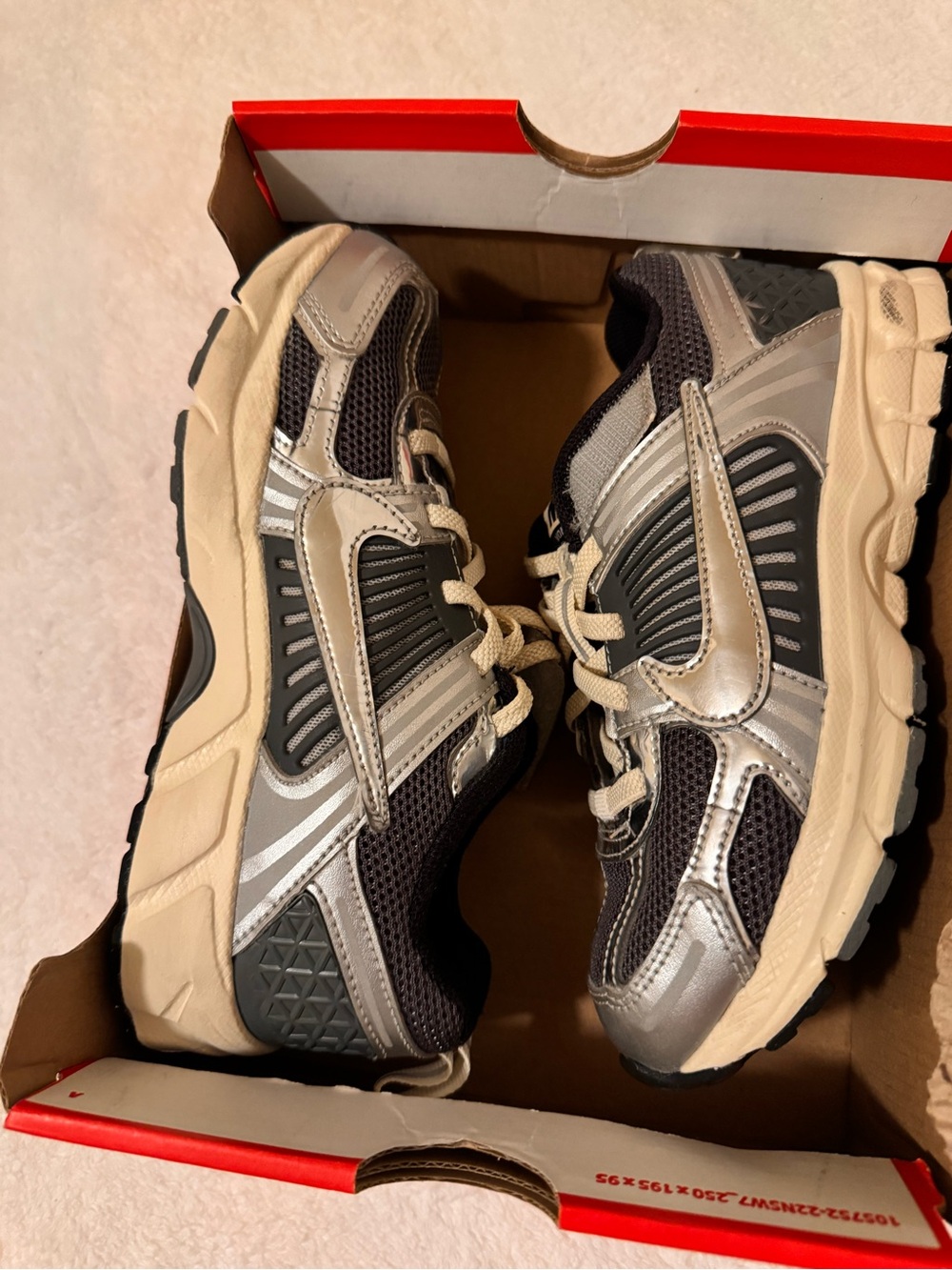 Nike Vomero 5 Athletic Shoe - Big Kid - Iron Grey / Chrome / Metallic Silver